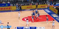 連續(xù)吃癟！克里斯先是籃下被李炎哲大帽&又被李炎哲生斷